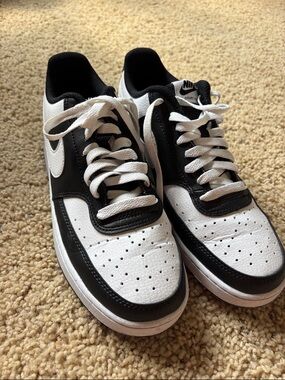 Nike Court Vision Low Black & White Sz 9.5 Women's | Sz 8 Men - Used Excellent